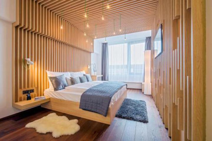 Room 2 of 16