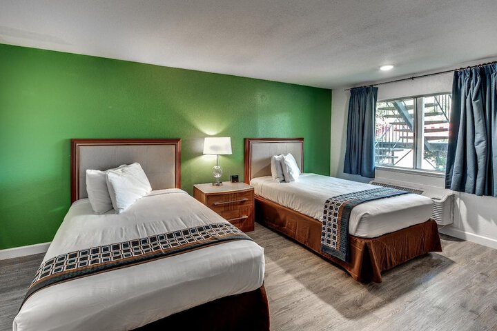 2 Double Beds (3 of 9)