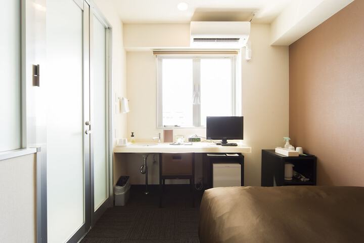 Room 21 of 46