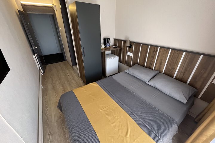 Room 16 of 103