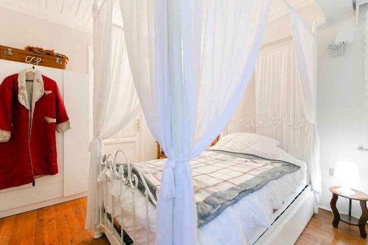 Room 2 of 54