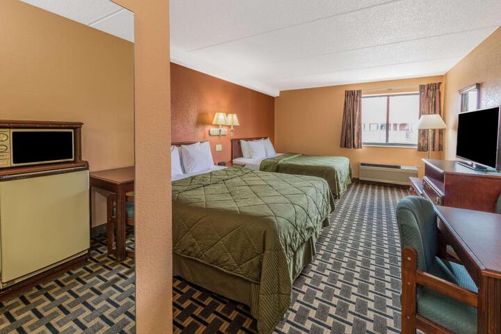 2 Queen Beds (3 of 34)