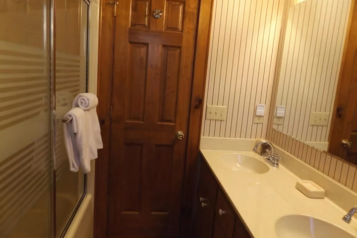 Room 8 of 21