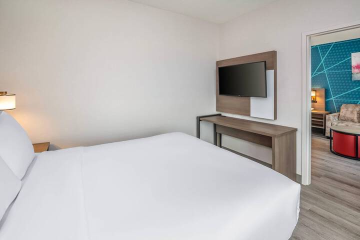 Room 50 of 73