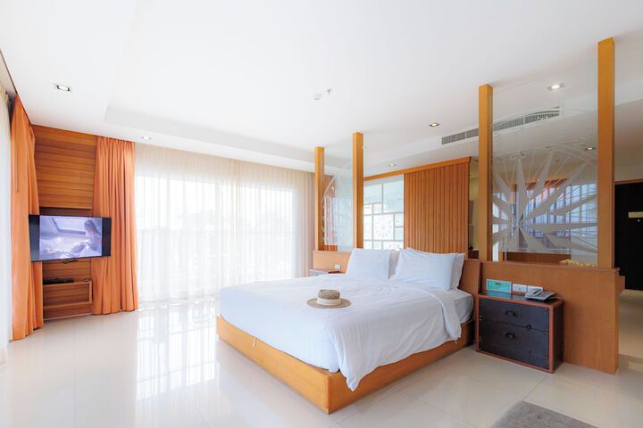 Room 33 of 165