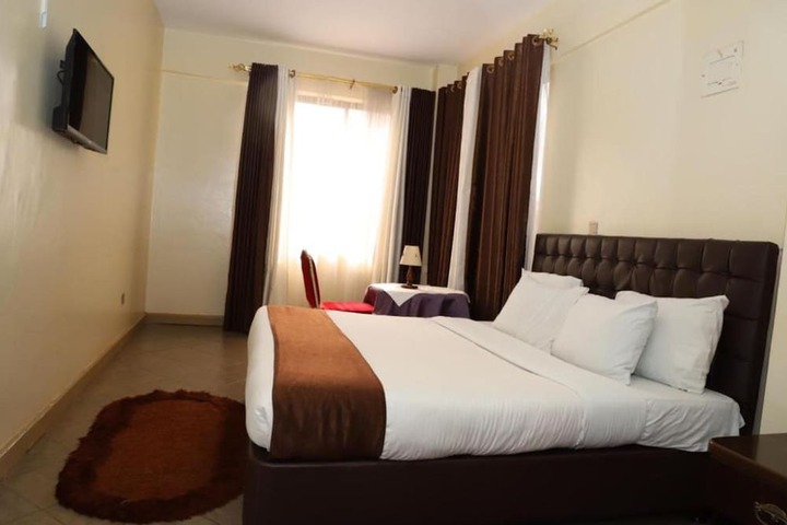 Room 8 of 30