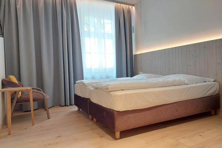 Room 22 of 76