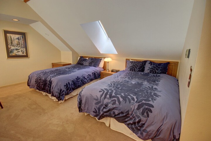 Room 3 of 89