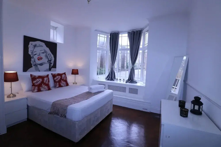 Room 18 of 48