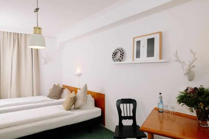 Room 10 of 36