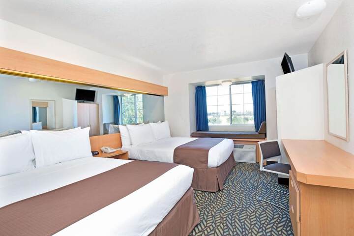 2 Queen Beds Mobility Accessible (3 of 15)