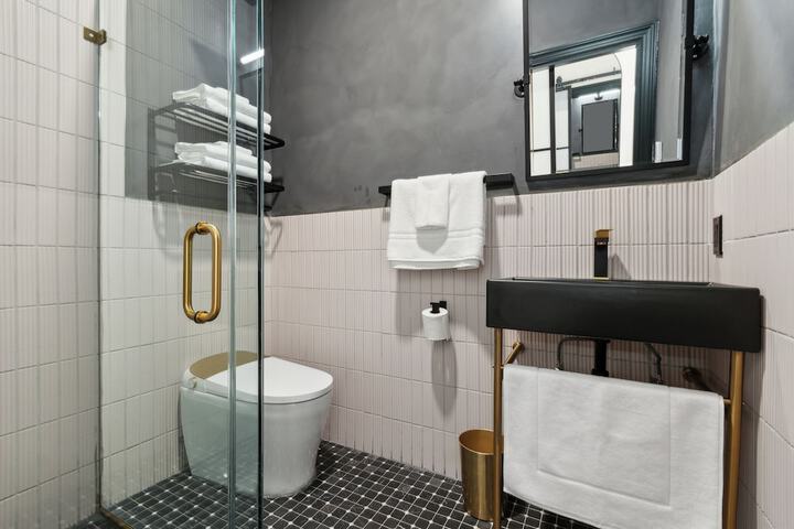 Room 8 of 13
