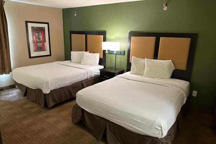 Deluxe 2 Queen Beds (7 of 10)