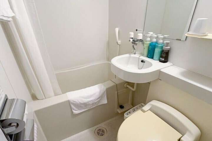 Room 6 of 26