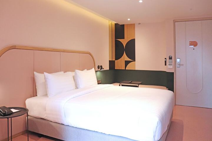 Room 32 of 155