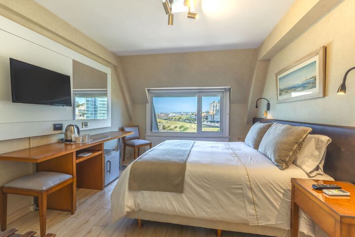 Room 2 of 25