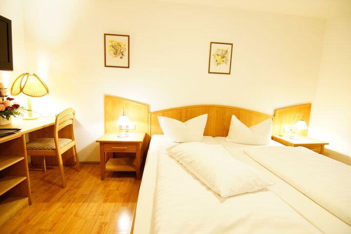 Room 18 of 48