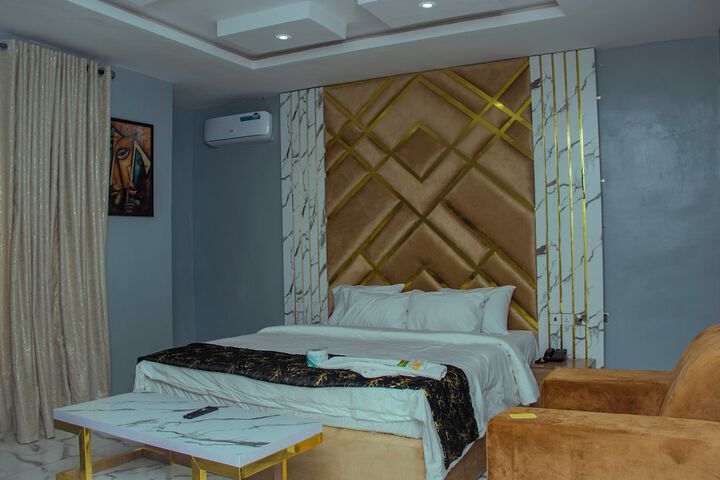 Room 6 of 20