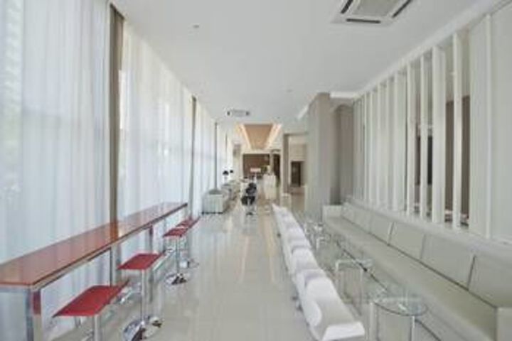 Lounge 19 of 29