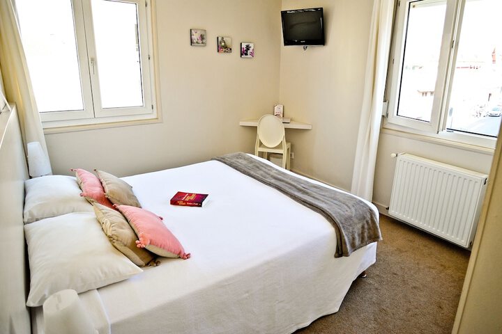 Room 9 of 34