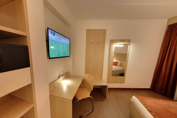 Room 6 of 36