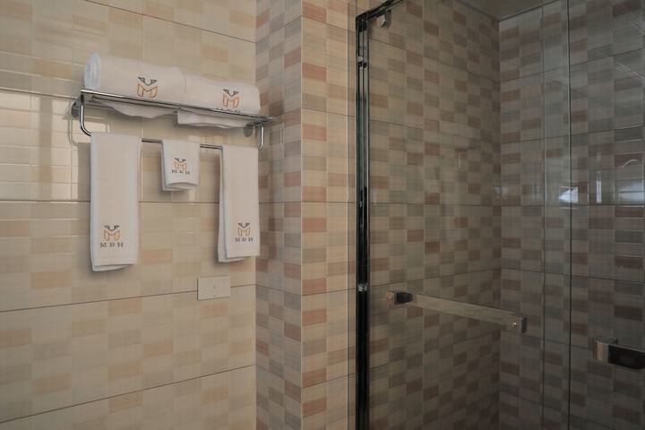 Room 9 of 13