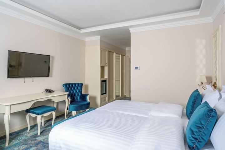 Room 6 of 74