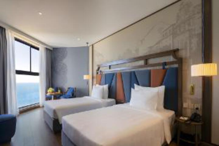 Room 5 of 6