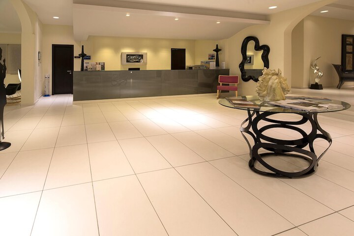 Entrance & Lobby