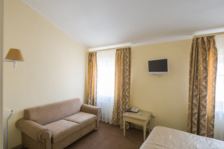 Room 12 of 42
