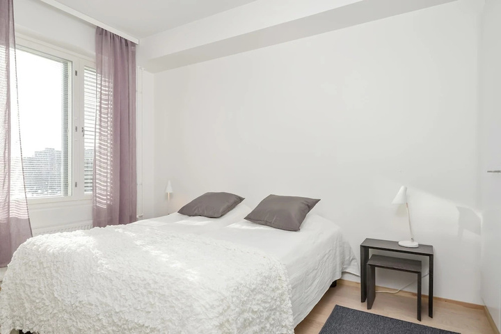 Room 5 of 16