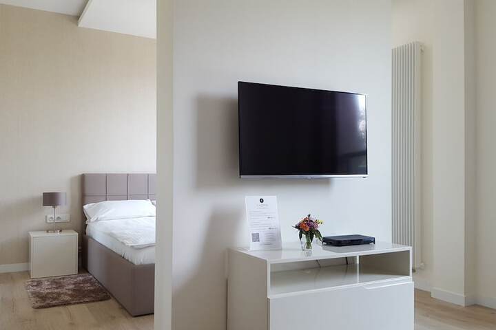 Room 25 of 38