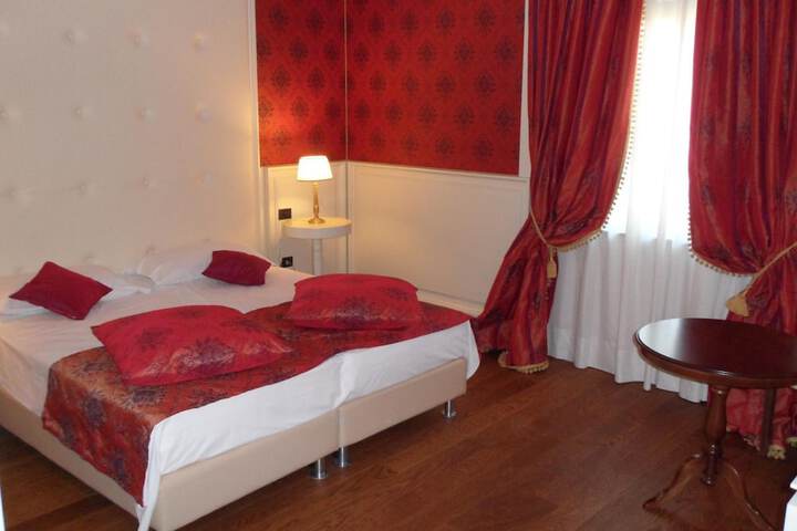 Room 16 of 62