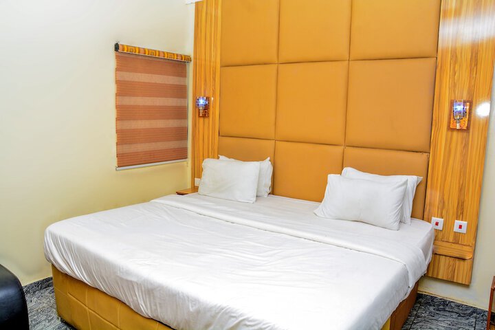 Room 13 of 26