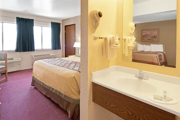 Room 6 of 31