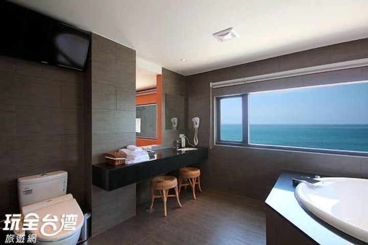 Room 82 of 100