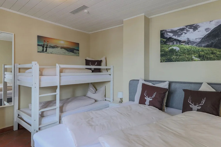 Room 6 of 14