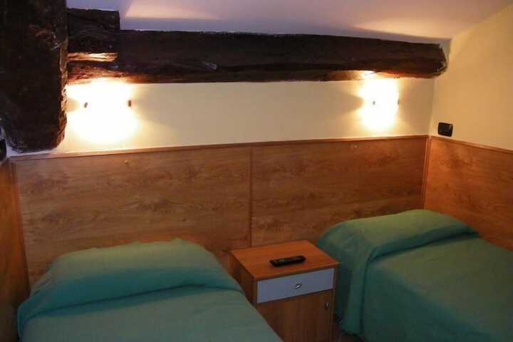 Room 12 of 33