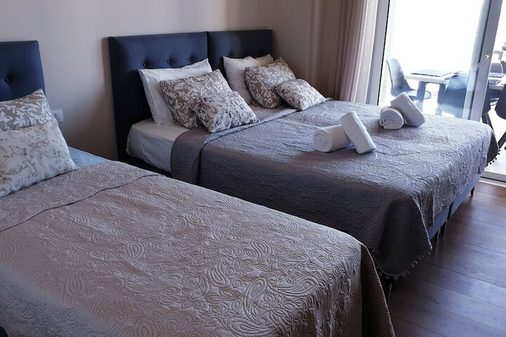 Room 2 of 27