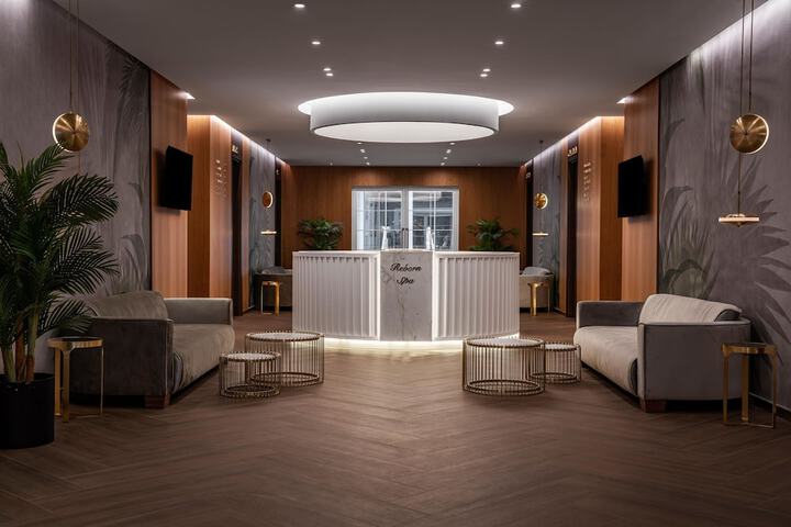 Entrance & Lobby