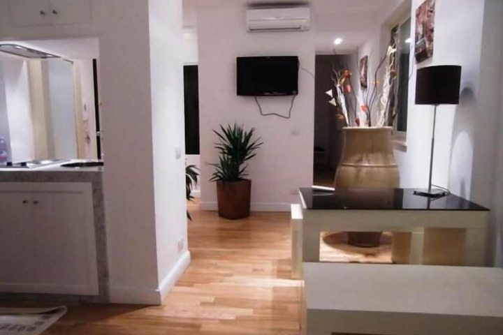 Room 15 of 33