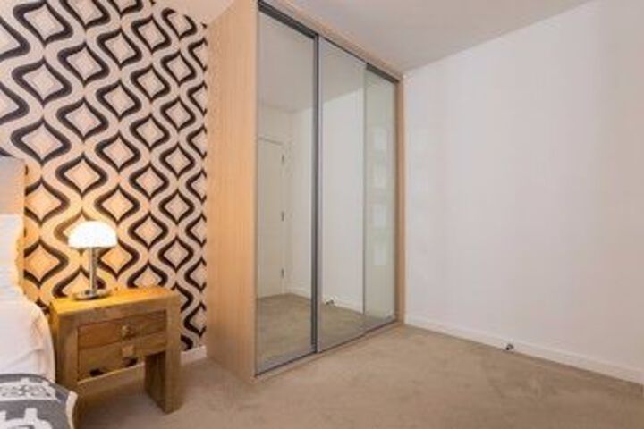 Room 9 of 18