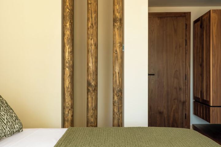 Room 10 of 90