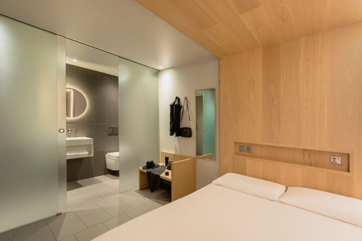 Room 16 of 49