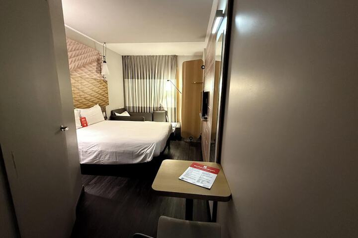 Room 13 of 82