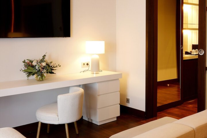 Room 6 of 111
