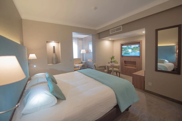 Room 27 of 28