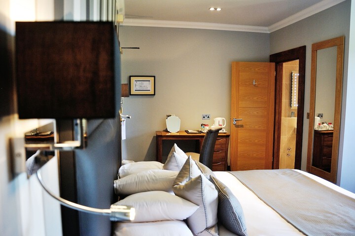 Room 25 of 98