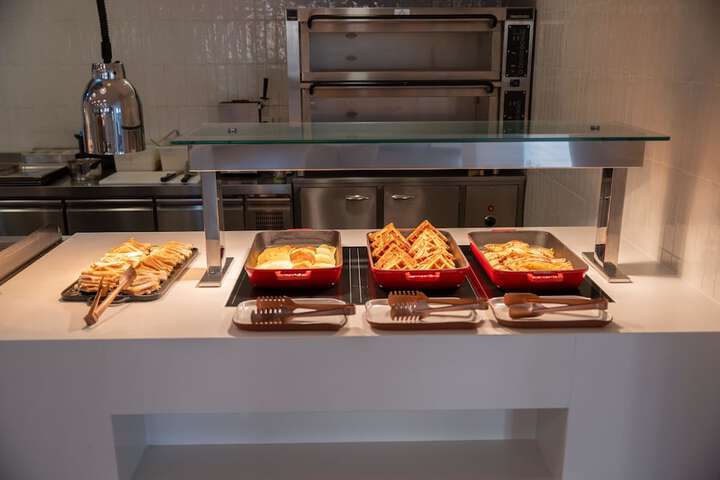 Dining 90 of 140