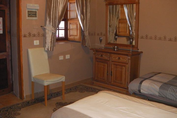 Room 18 of 33